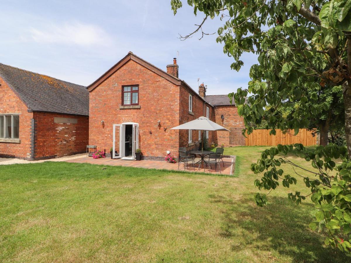 Hill Farm Villa Nantwich Exterior photo