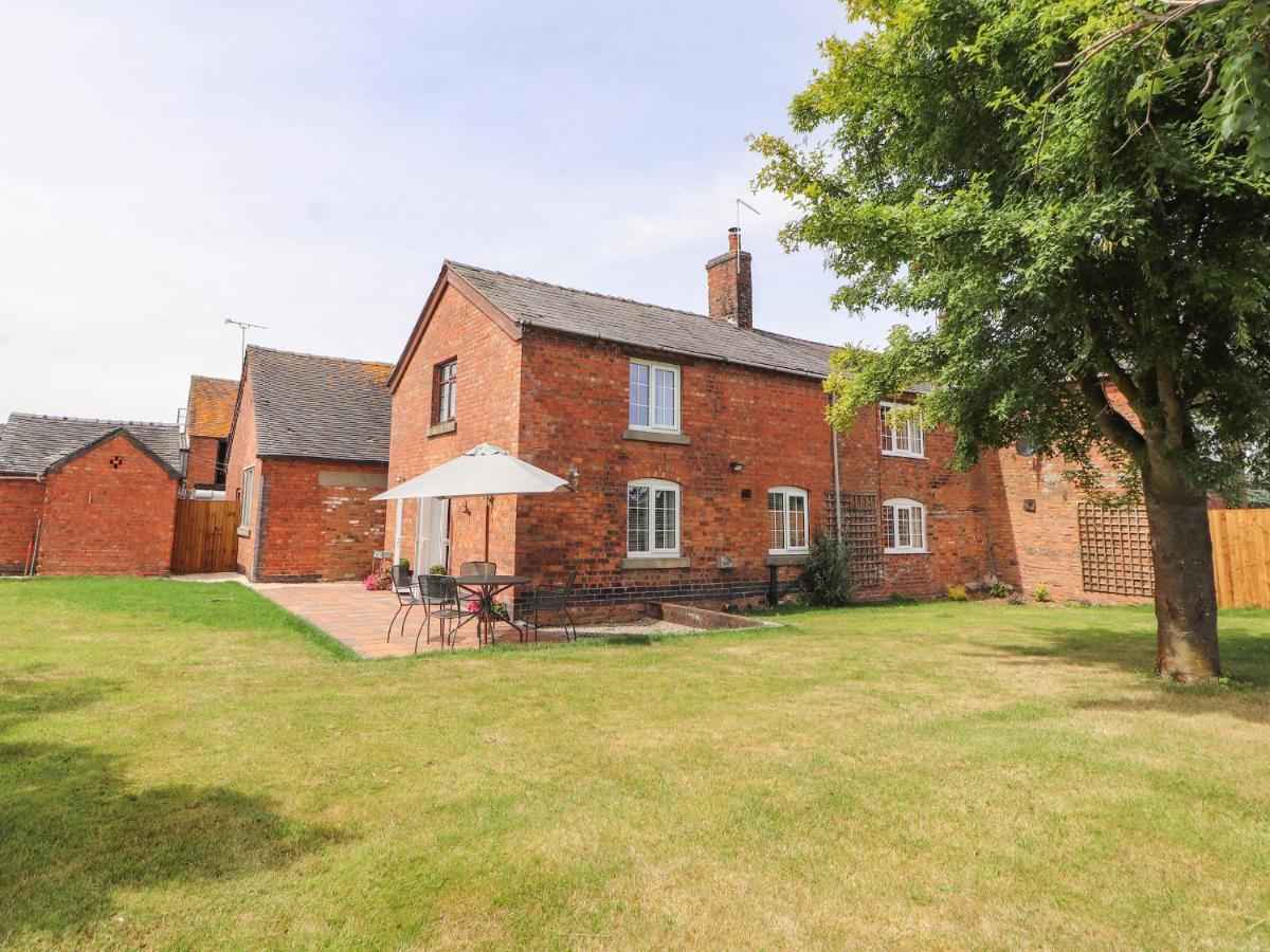 Hill Farm Villa Nantwich Exterior photo