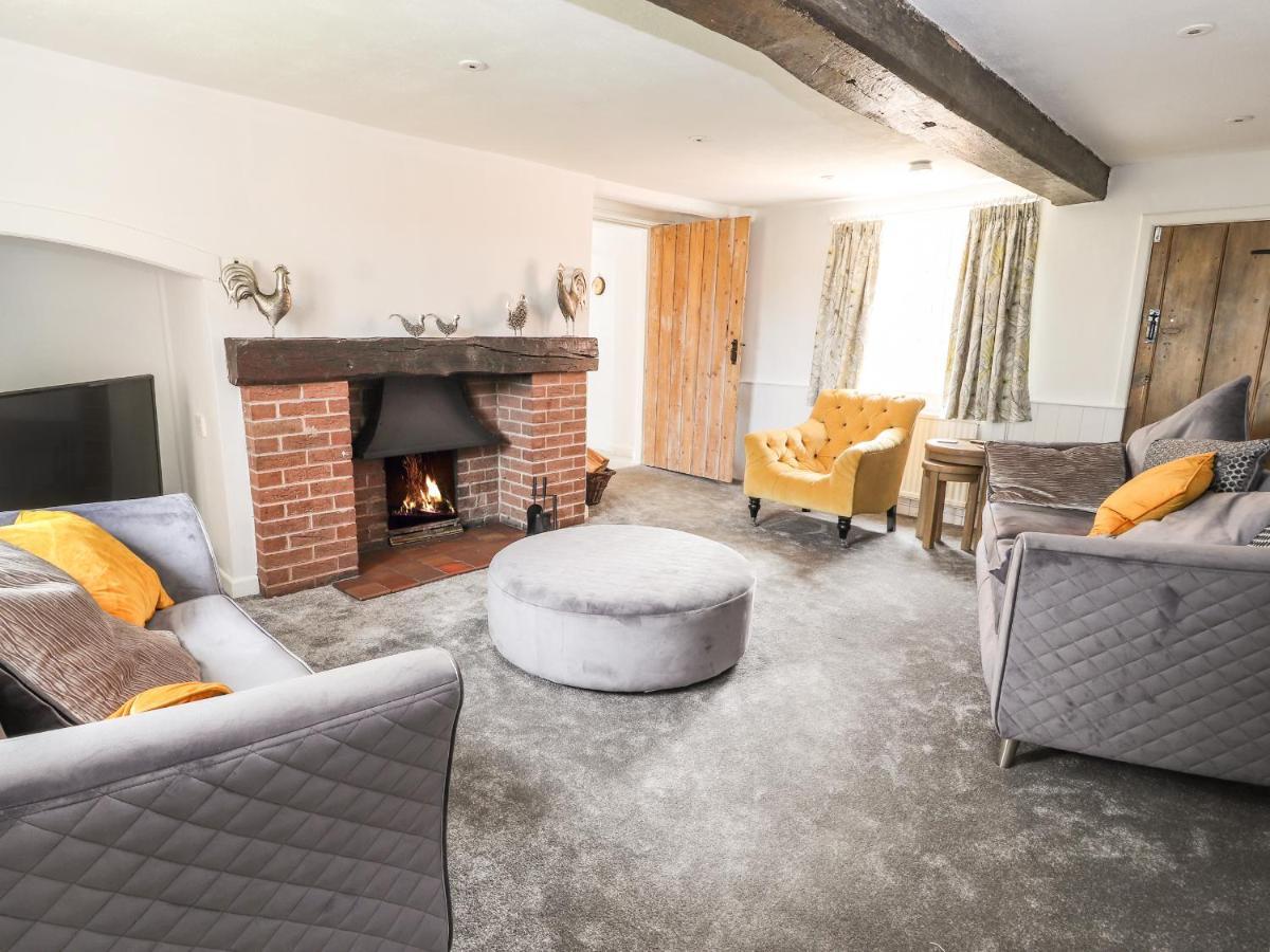 Hill Farm Villa Nantwich Exterior photo