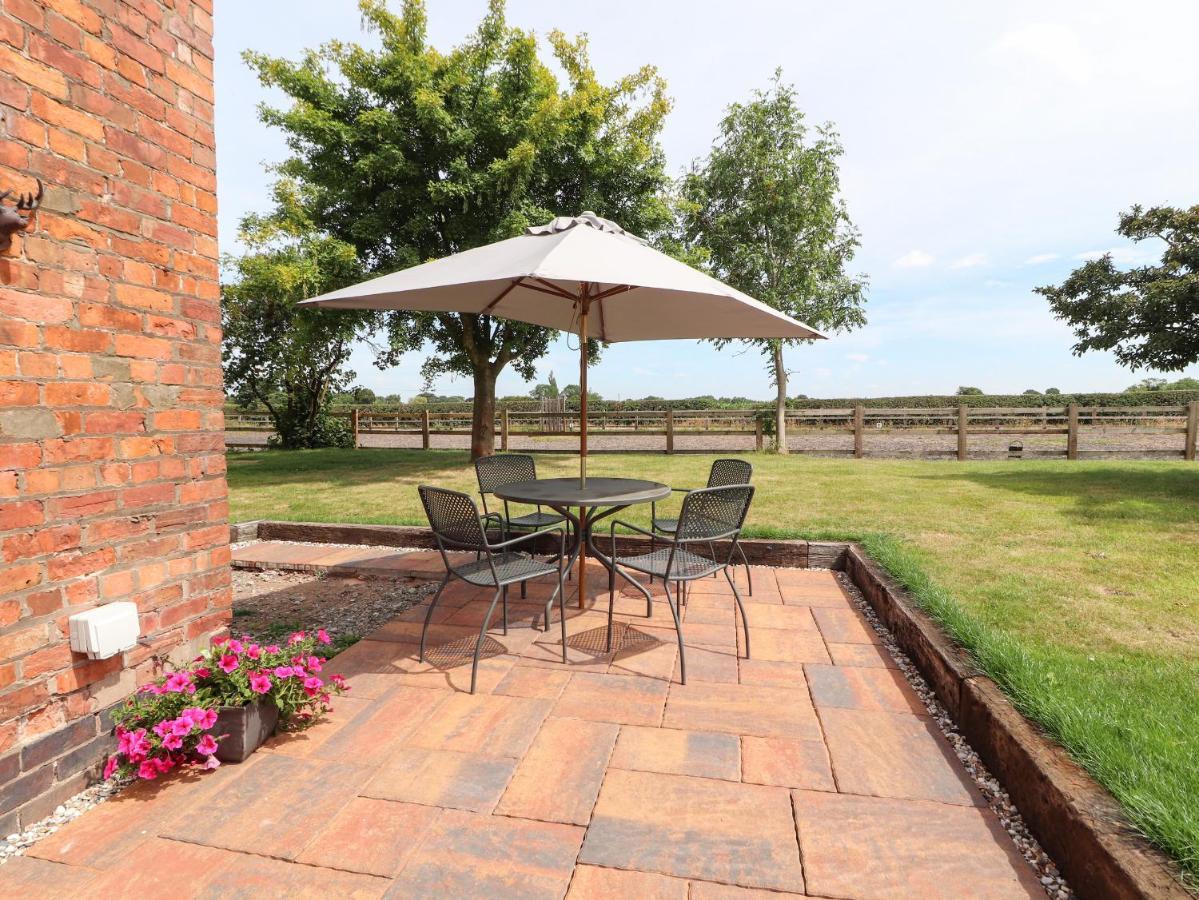Hill Farm Villa Nantwich Exterior photo