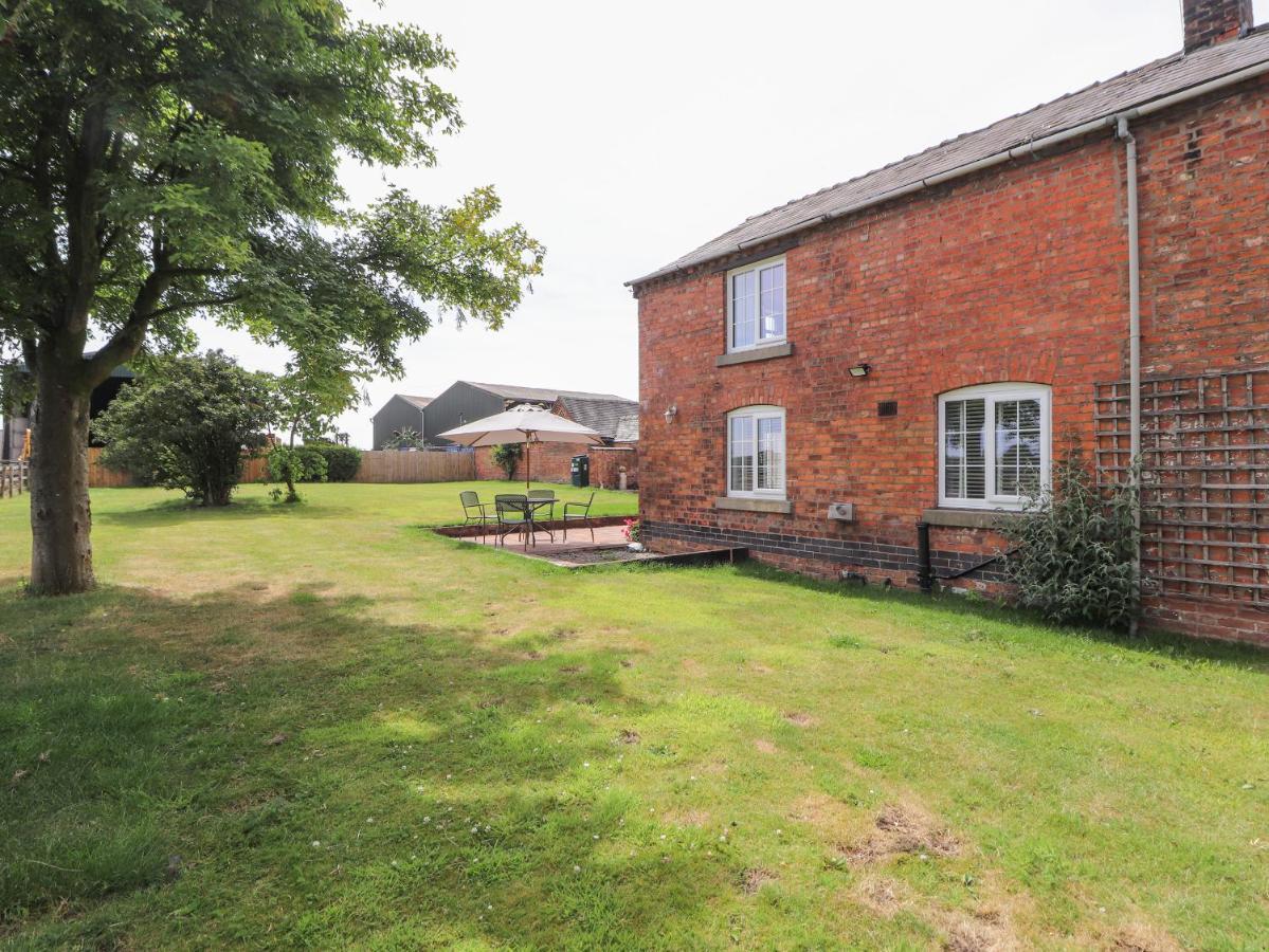 Hill Farm Villa Nantwich Exterior photo