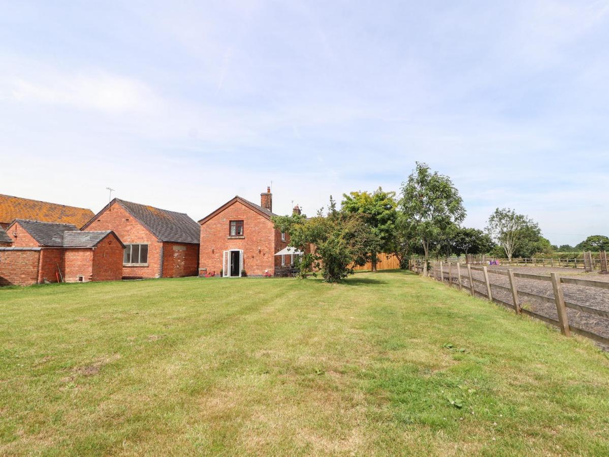Hill Farm Villa Nantwich Exterior photo